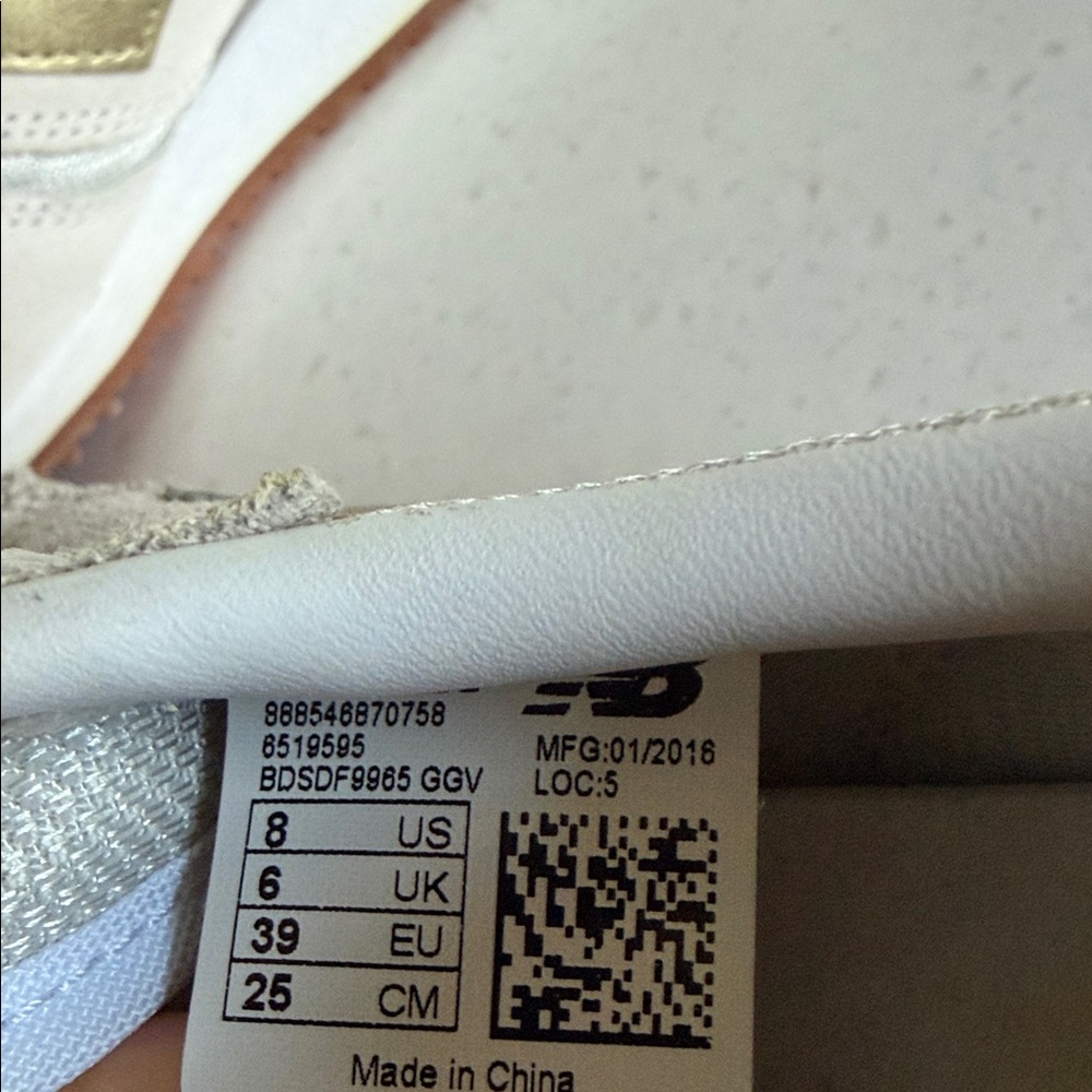 New Balance Women's Beige and White Sneakers Women’s size 8 - Picture 8 of 8
